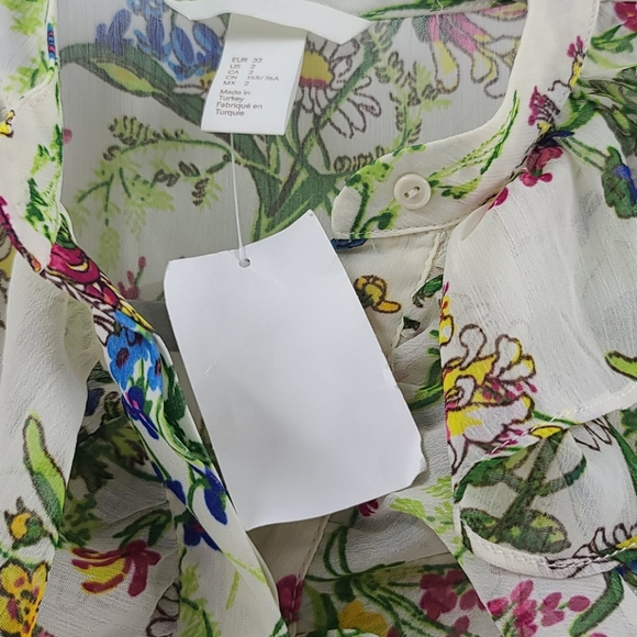 H&M floral ruffle blouse. Womens size 2 - Picture 4 of 5
